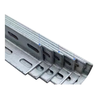 Fabbricazione a caldo di acciaio laminato galvanizzato perforato a angolo uguale