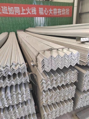 Acciaio ad angolo nero ASTM A36 A53 Q235 Q345 Carbonio uguale a L Forma di acciaio leggero Bar angolare per laboratorio