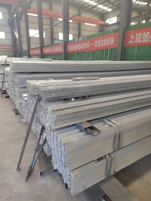ASTM A36 A53 Q235 Q345 Ferro galvanizzato al carbonio a forma di L Bar angolare di acciaio mite GB/T Standard Equal
