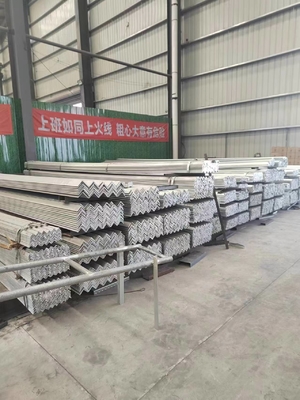 ASTM A36 A53 Q235 Q345 Ferro galvanizzato al carbonio a forma di L Bar angolare di acciaio mite GB/T Standard Equal