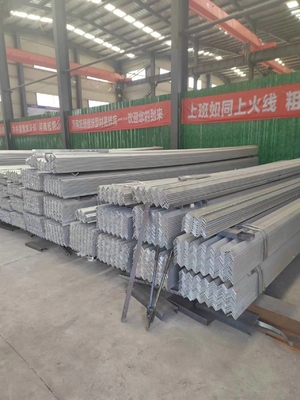 Acciaio galvanizzato immerso a caldo MS angolo Q235 A36 SS400 S235JR Tolleranza della barra angolare in acciaio ±1%