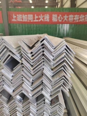 GB Standard Acciaio non legato 2 pollici angolo ASTM A36 A53 Q235 Q345 Angolo uguale di carbonio