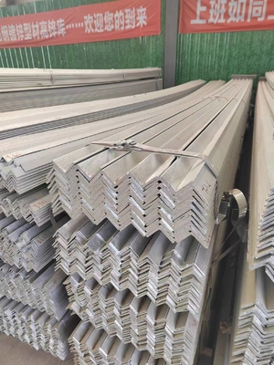 Tolleranza ± 1% GB Standard A36 SS400 Q195 Q235 Bar angolare in acciaio per travi da costruzione