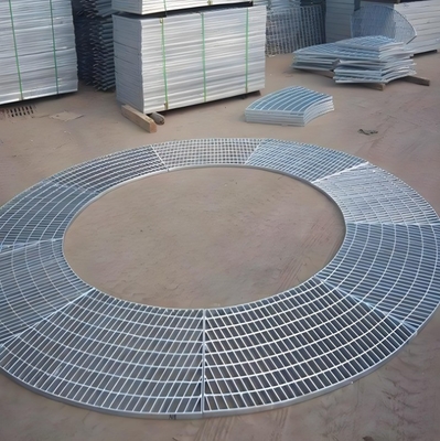 Griglia in acciaio galvanizzato immerso a caldo con stile di design industriale e passo a barra incrociata di 50 mm
