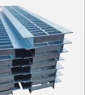 Griglia di acciaio per piattaforma di passerella e copertura di drenaggio stradale in stile di progettazione industriale