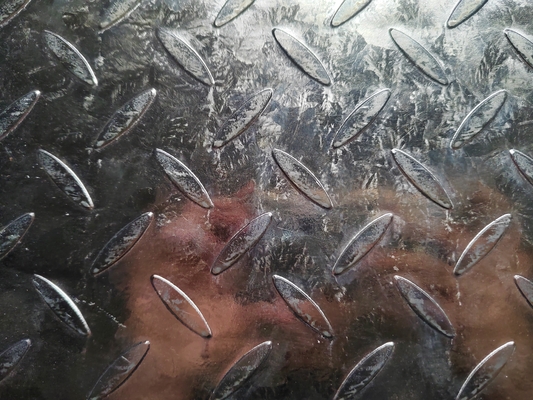1500/1000 mm Piastra galvanizzata a caldo con tolleranza ± 1% e spessore di 2,5 / 2,75 mm