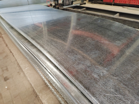 Fogli di acciaio galvanizzato non oliato 2.75*1500mm Dimensione personalizzata Spedita in tutto il mondo Durezza media