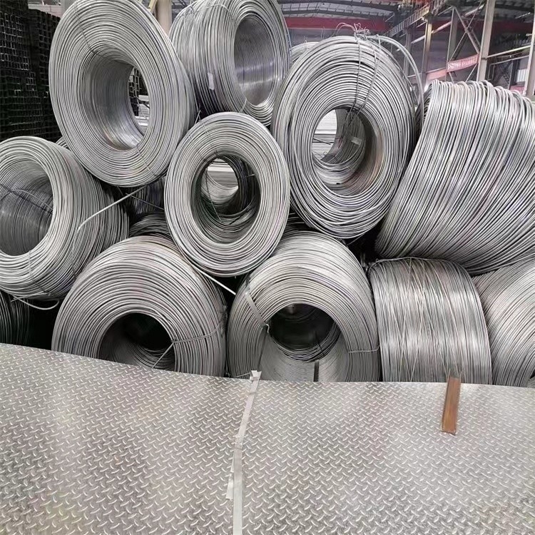 Servizio di saldatura e tolleranza ± 1% per filo di bobina galvanizzato immerso a caldo da 6 mm a 12 mm